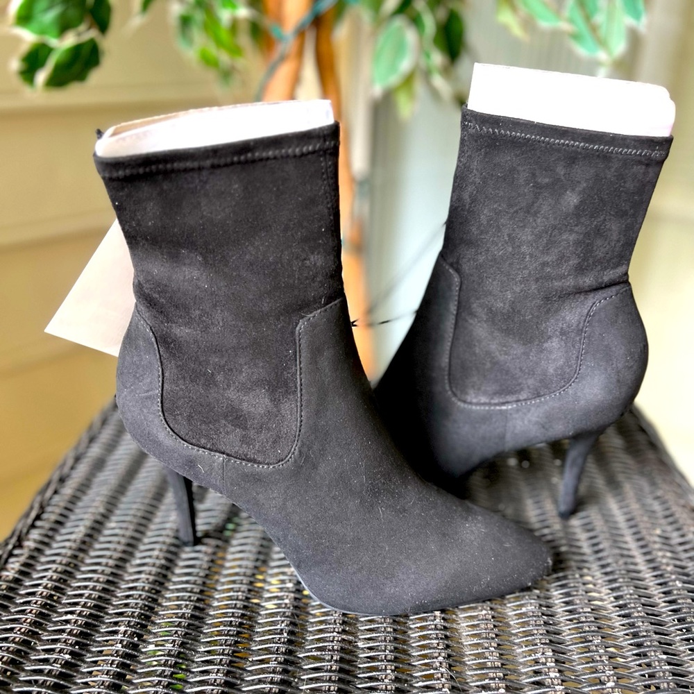 H&M Black Faux Suede Pull On Ankle Boots 8.5